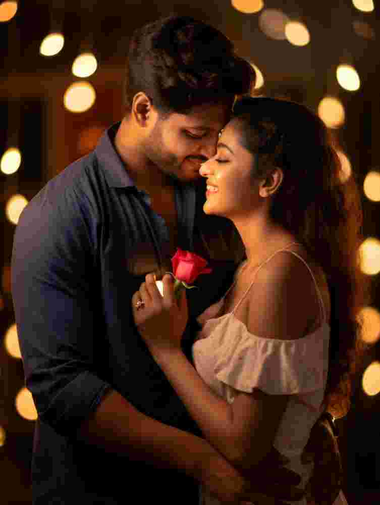 Smiling singles using Local Chat India for anonymous dating